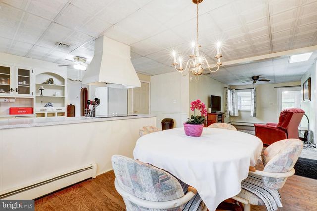 2584 SPRING VALLEY RD, Lancaster, PA 17601