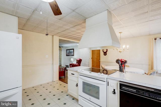 2584 SPRING VALLEY RD, Lancaster, PA 17601