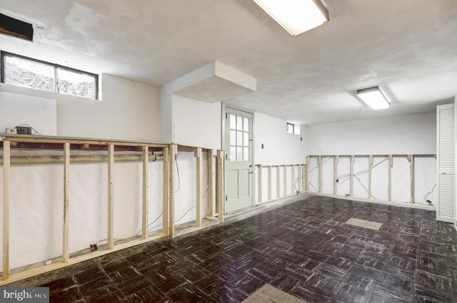 2584 SPRING VALLEY RD, Lancaster, PA 17601