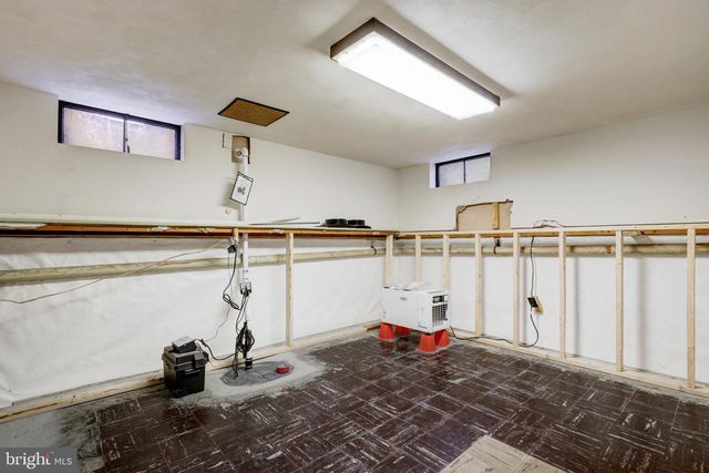 2584 SPRING VALLEY RD, Lancaster, PA 17601