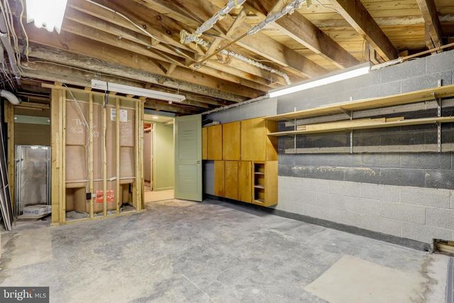 2584 SPRING VALLEY RD, Lancaster, PA 17601