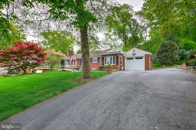 2584 SPRING VALLEY RD, Lancaster, PA 17601