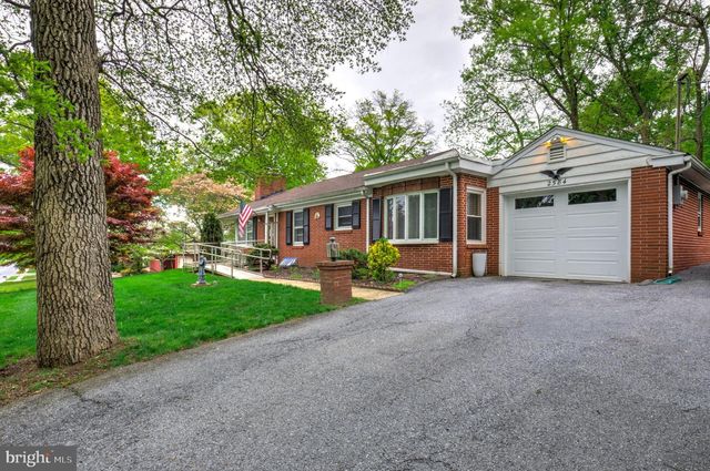 2584 SPRING VALLEY RD, Lancaster, PA 17601