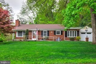 2584 SPRING VALLEY RD, Lancaster, PA 17601