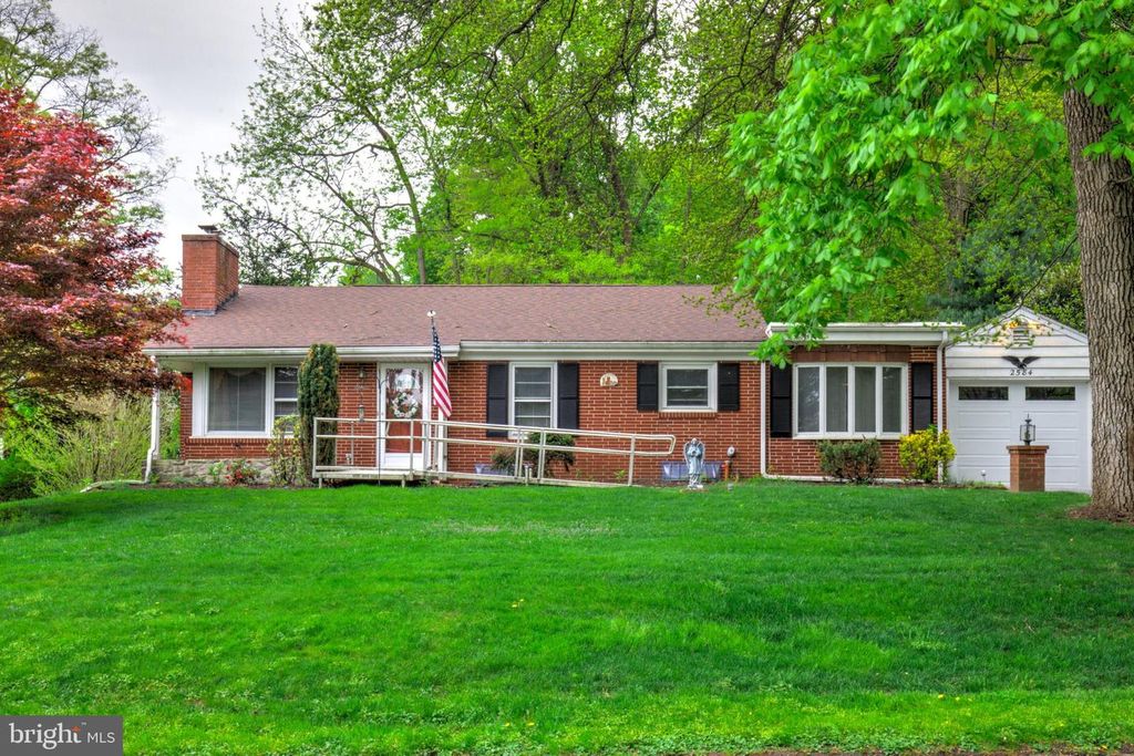 2584 SPRING VALLEY RD, Lancaster, PA 17601