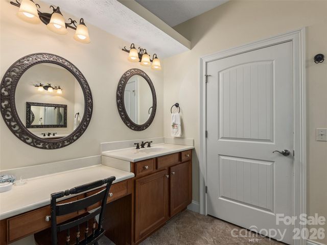 63 Whistlewood Lane, Hendersonville, NC 28739