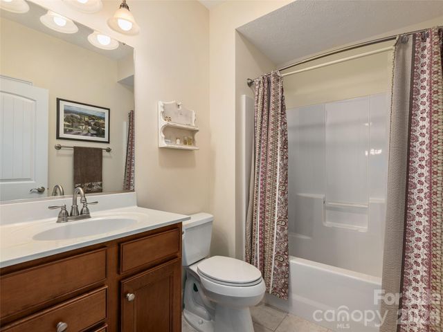63 Whistlewood Lane, Hendersonville, NC 28739