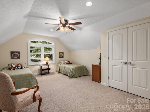 63 Whistlewood Lane, Hendersonville, NC 28739
