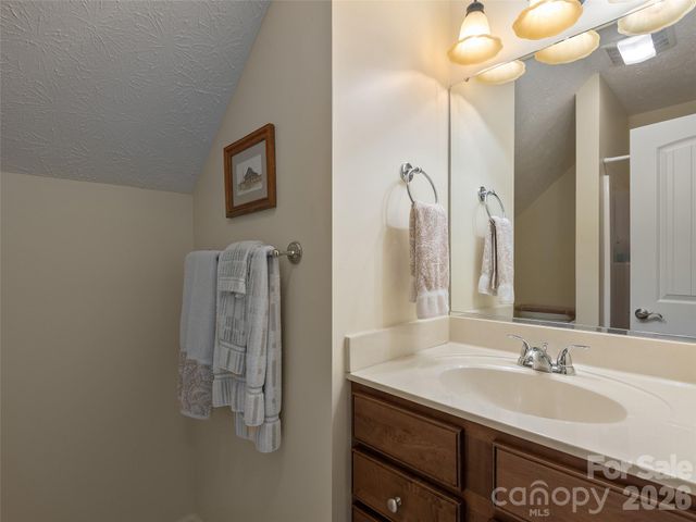 63 Whistlewood Lane, Hendersonville, NC 28739