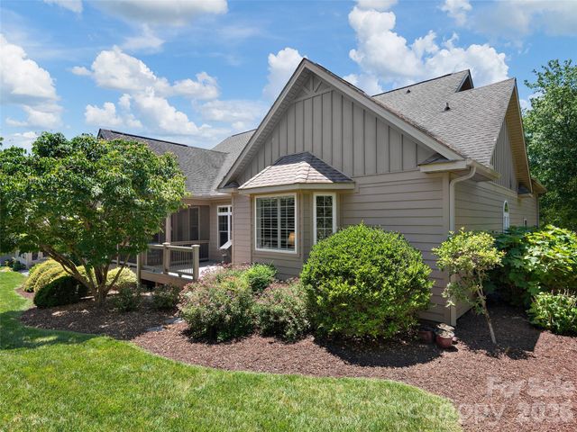 63 Whistlewood Lane, Hendersonville, NC 28739