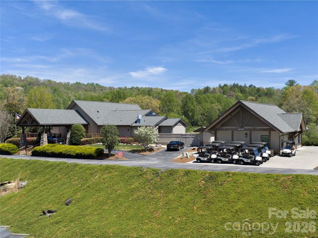 63 Whistlewood Lane, Hendersonville, NC 28739