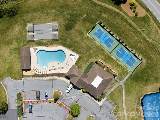 63 Whistlewood Lane, Hendersonville, NC 28739