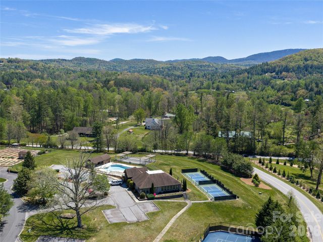 63 Whistlewood Lane, Hendersonville, NC 28739