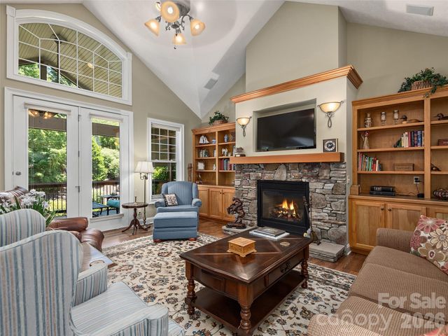 63 Whistlewood Lane, Hendersonville, NC 28739