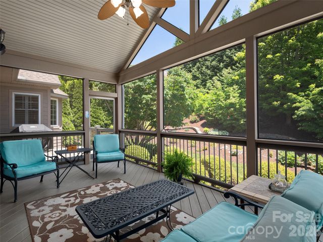 63 Whistlewood Lane, Hendersonville, NC 28739