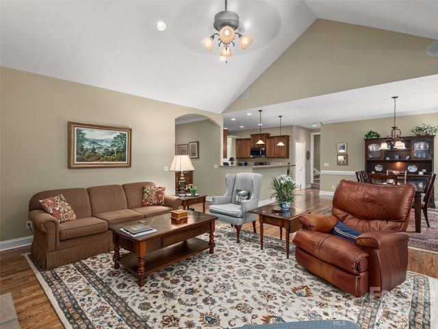 63 Whistlewood Lane, Hendersonville, NC 28739