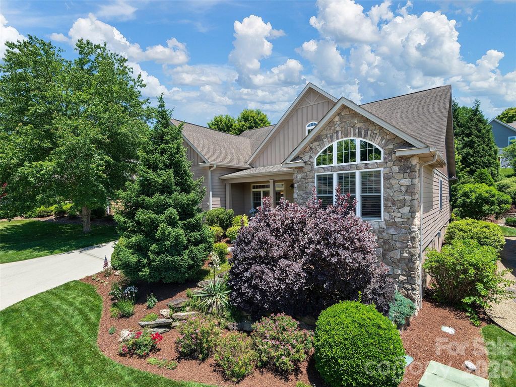 63 Whistlewood Lane, Hendersonville, NC 28739