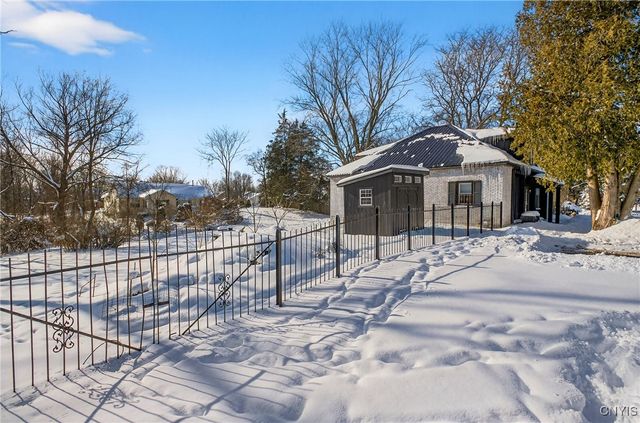 1315 Cold Springs Road, Salina, NY 13090