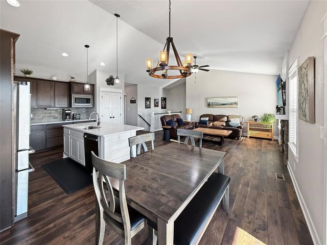 306 35th Street SE, Altoona, IA 50009