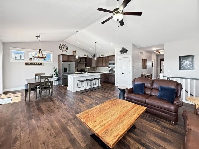 306 35th Street SE, Altoona, IA 50009