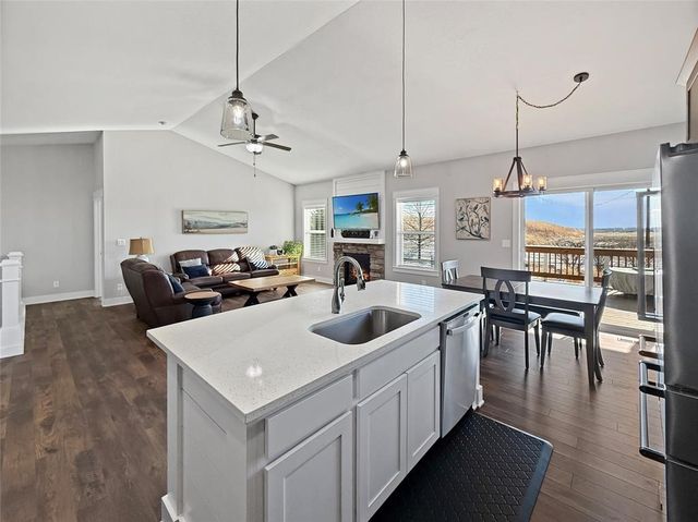 306 35th Street SE, Altoona, IA 50009