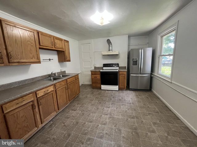212 S SECOND STREET, Chambersburg, PA 17201
