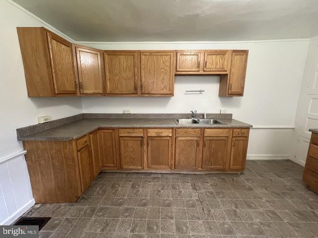 212 S SECOND STREET, Chambersburg, PA 17201
