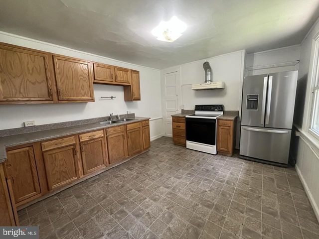 212 S SECOND STREET, Chambersburg, PA 17201
