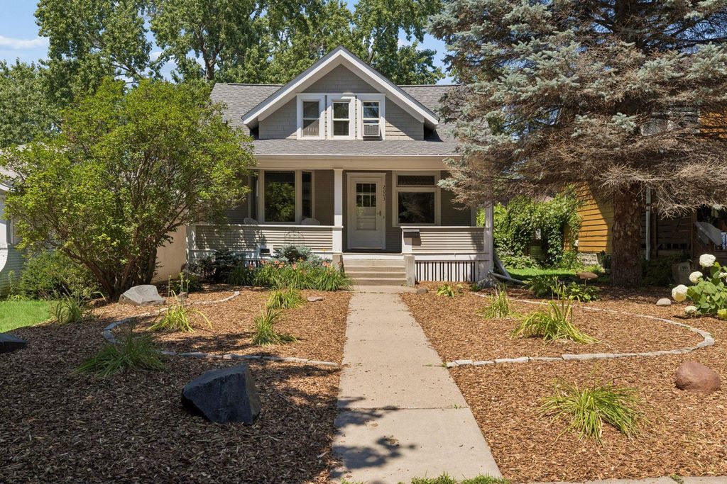 2003 Goodrich Avenue, Saint Paul, MN 55105