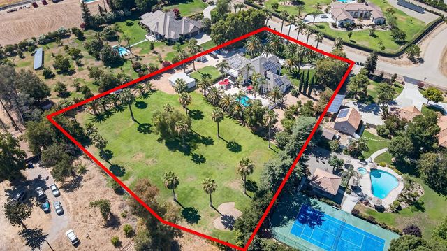 7207 E Bremer Avenue, Fresno, CA 93737