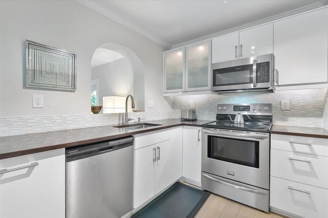 1769 NE 38th Street, Oakland Park, FL 33334