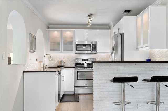 1769 NE 38th Street, Oakland Park, FL 33334