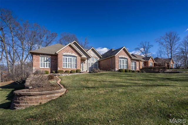 41 Stonebridge Crossing Drive, Maryville, IL 62062