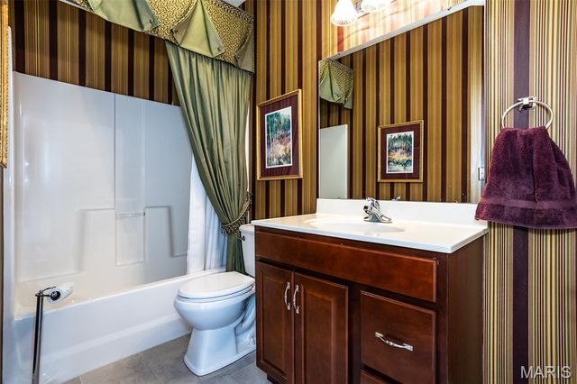 41 Stonebridge Crossing Drive, Maryville, IL 62062