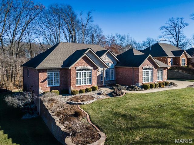 41 Stonebridge Crossing Drive, Maryville, IL 62062