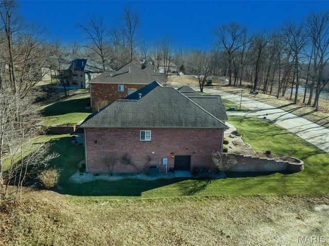 41 Stonebridge Crossing Drive, Maryville, IL 62062