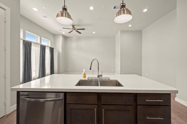 138 Knightsbridge Park Lane, Houston, TX 77018