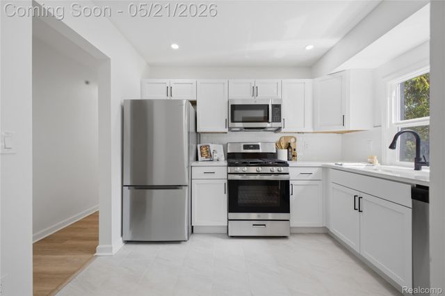 11302 Grayfield, Redford Charter Township, MI 48239
