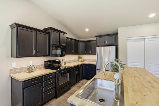 2209 S Lloyd Ct, Spokane, WA 99223