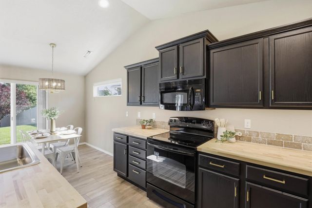 2209 S Lloyd Ct, Spokane, WA 99223