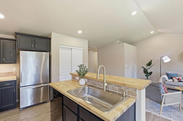 2209 S Lloyd Ct, Spokane, WA 99223