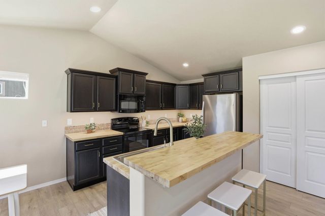 2209 S Lloyd Ct, Spokane, WA 99223