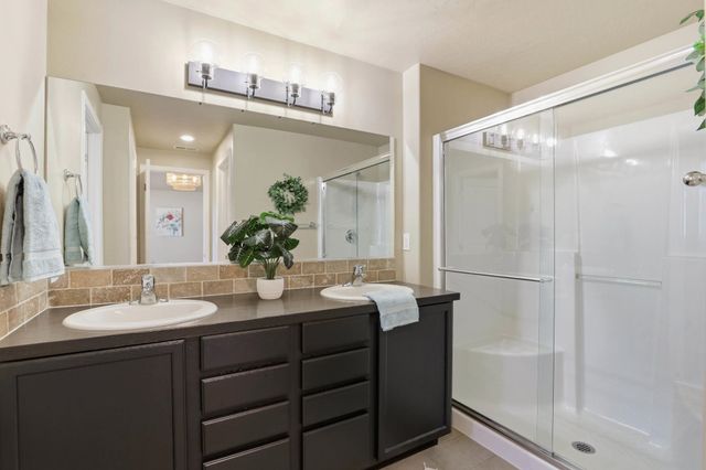 2209 S Lloyd Ct, Spokane, WA 99223