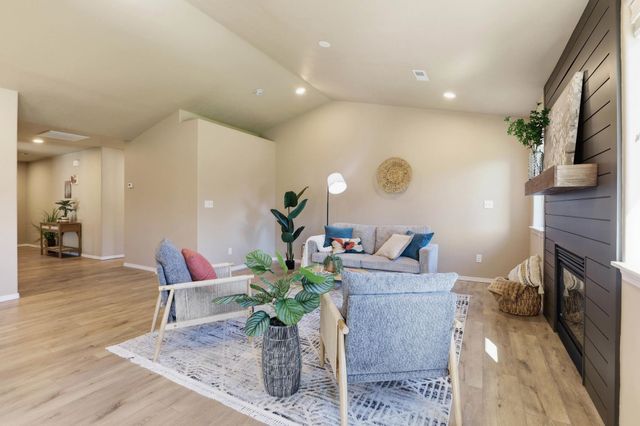 2209 S Lloyd Ct, Spokane, WA 99223
