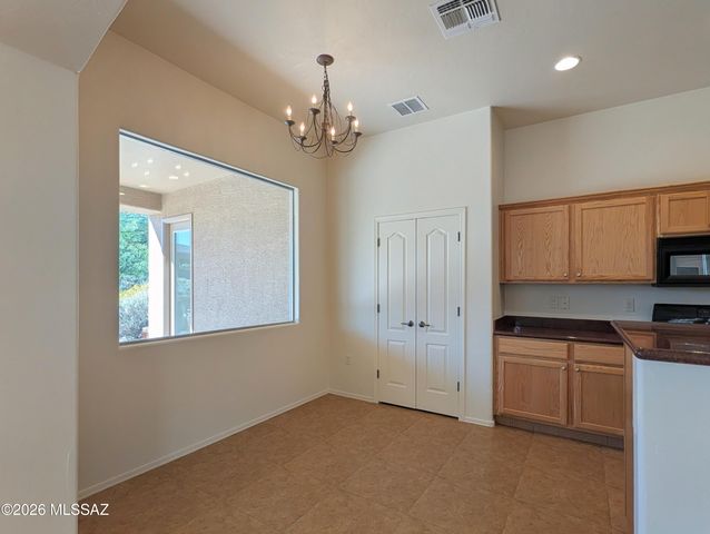 2033 W Acacia Bluffs Drive, Green Valley, AZ 85622