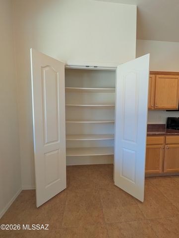 2033 W Acacia Bluffs Drive, Green Valley, AZ 85622