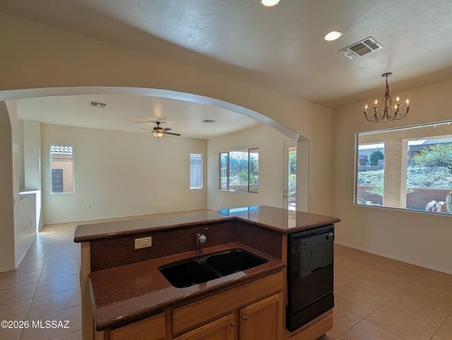 2033 W Acacia Bluffs Drive, Green Valley, AZ 85622