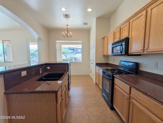 2033 W Acacia Bluffs Drive, Green Valley, AZ 85622