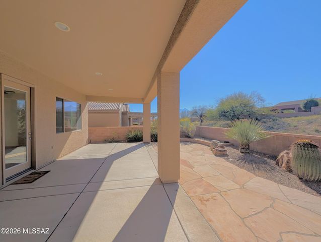2033 W Acacia Bluffs Drive, Green Valley, AZ 85622