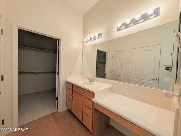 2033 W Acacia Bluffs Drive, Green Valley, AZ 85622